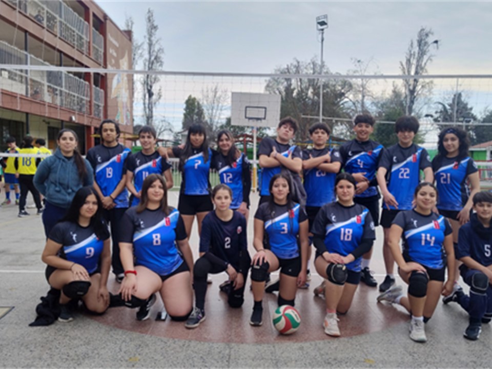 Querida Comunidad: Compartimos con Uds. el cuadrangular de Voleibol mixto realizado en nuestro colegio los días 12 y 19 de Agosto